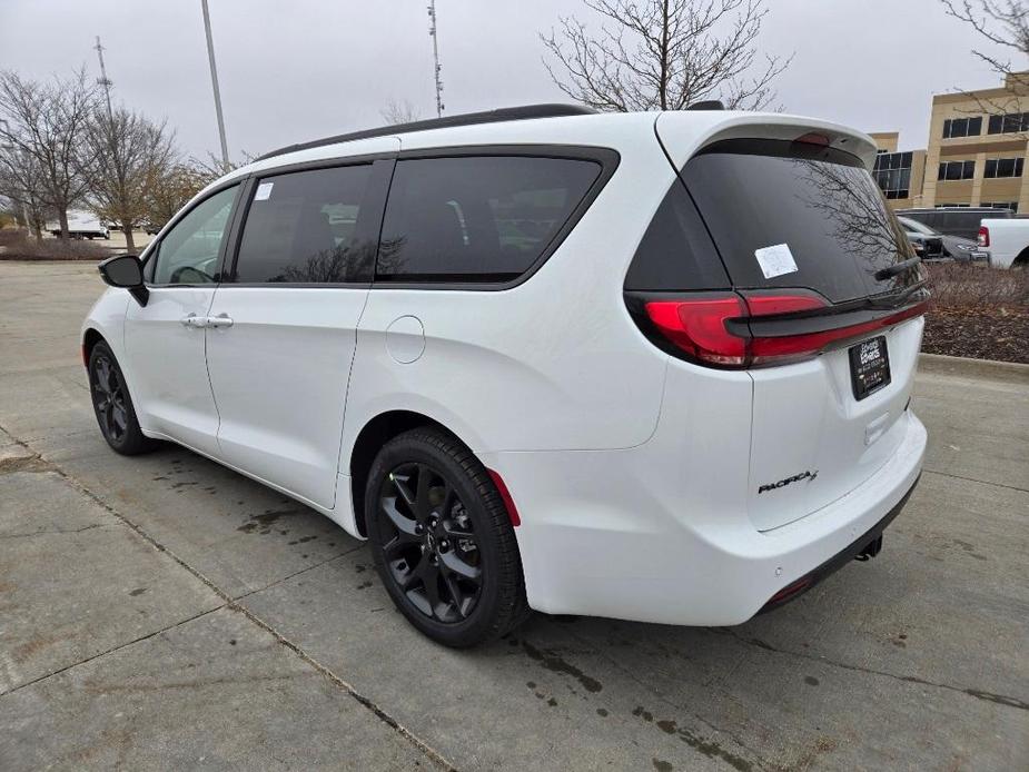 new 2024 Chrysler Pacifica car, priced at $46,637