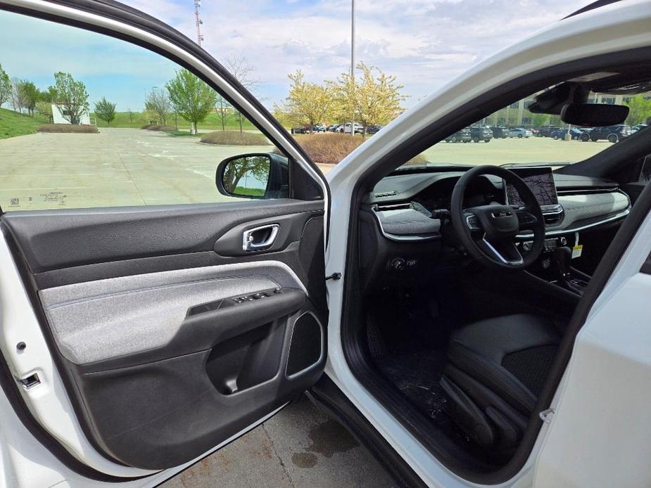 new 2024 Jeep Compass car, priced at $25,827