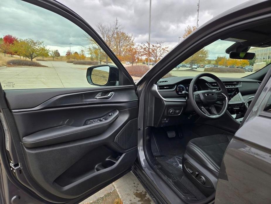 new 2025 Jeep Grand Cherokee car