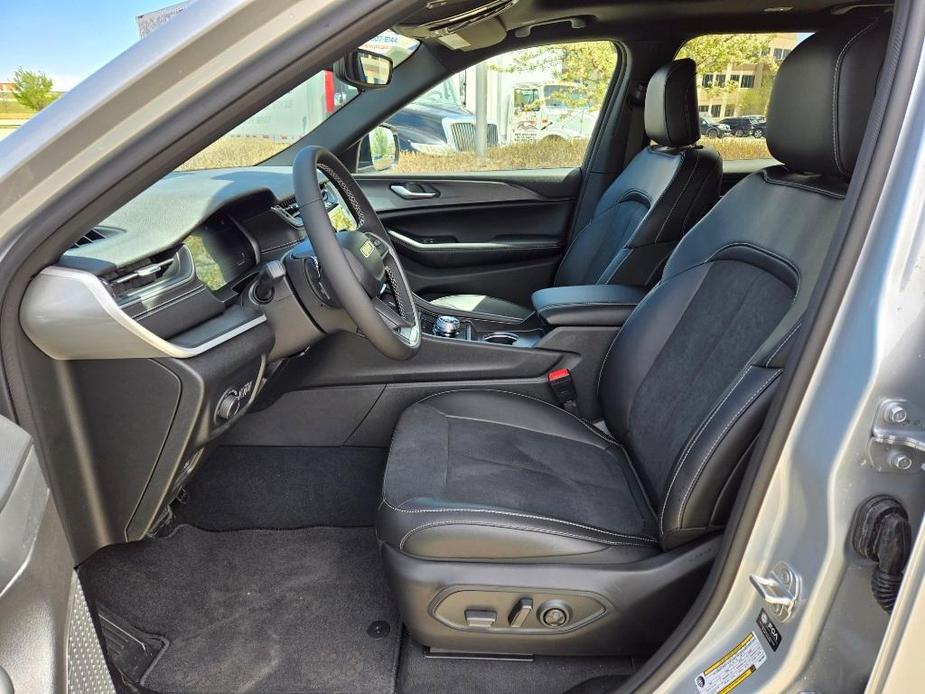 new 2024 Jeep Grand Cherokee L car, priced at $42,852