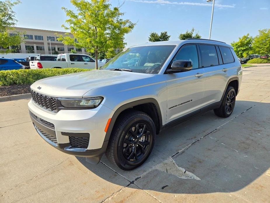 new 2024 Jeep Grand Cherokee L car, priced at $41,372