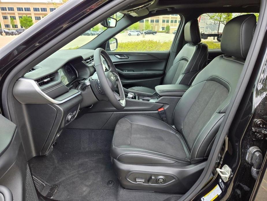 new 2024 Jeep Grand Cherokee L car, priced at $44,198