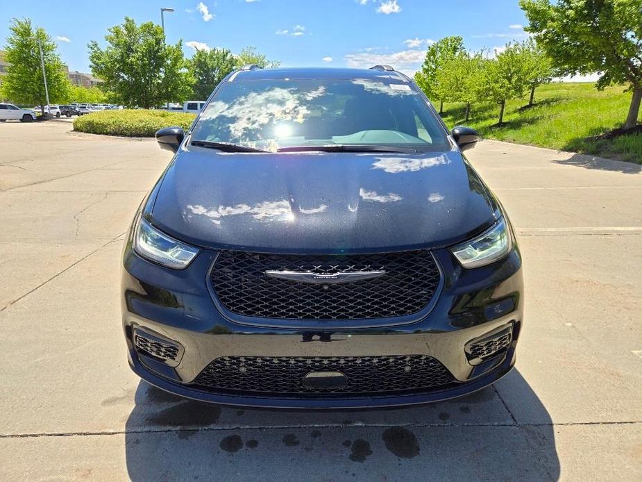 new 2024 Chrysler Pacifica car, priced at $47,437