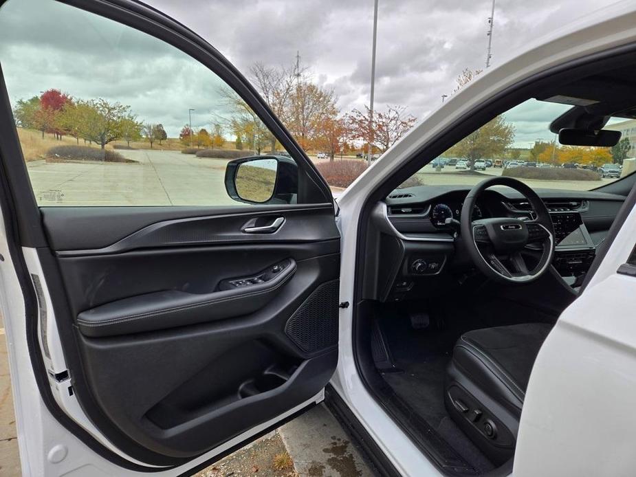 new 2025 Jeep Grand Cherokee car