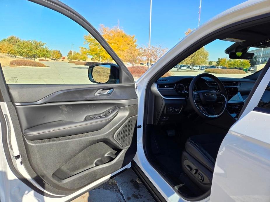 new 2025 Jeep Grand Cherokee car