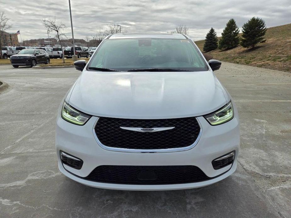 new 2024 Chrysler Pacifica car, priced at $41,529