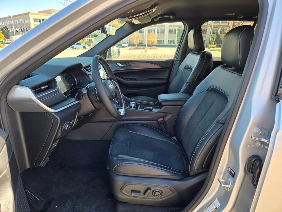 new 2025 Jeep Grand Cherokee car