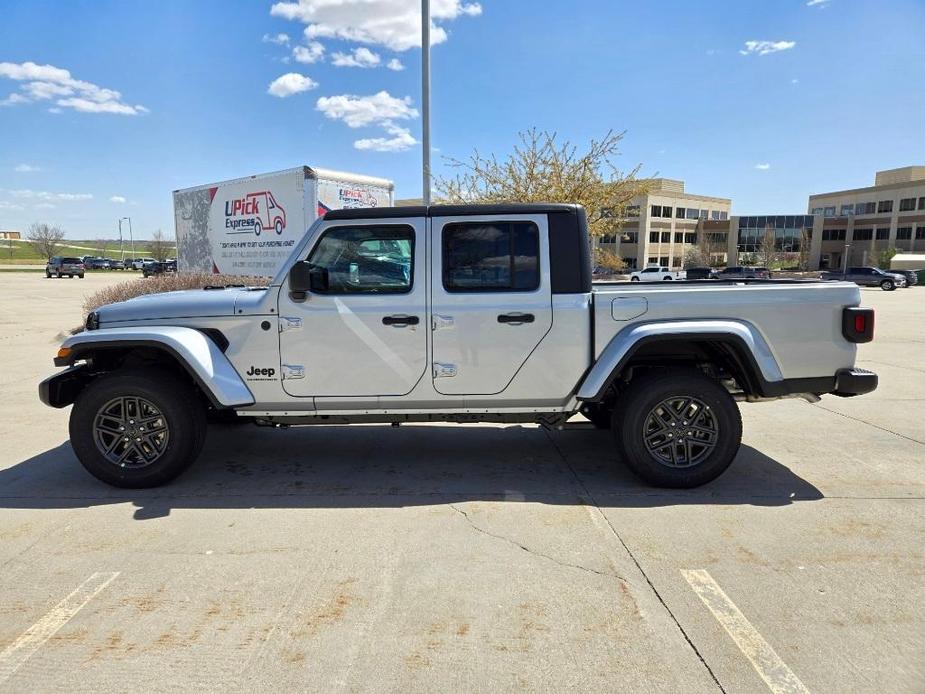 new 2024 Jeep Gladiator car, priced at $41,951