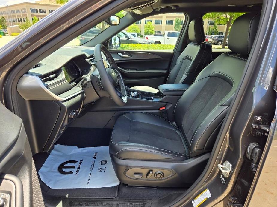 new 2024 Jeep Grand Cherokee L car, priced at $44,198