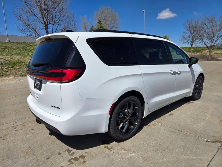 new 2024 Chrysler Pacifica car, priced at $43,447