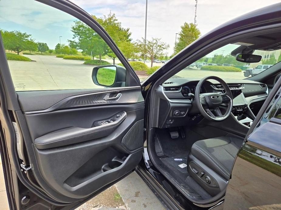 new 2024 Jeep Grand Cherokee L car, priced at $38,844