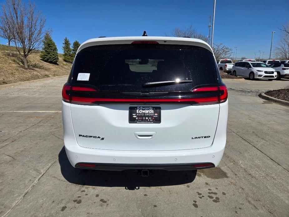 new 2024 Chrysler Pacifica car, priced at $46,637