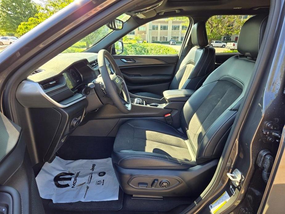 new 2024 Jeep Grand Cherokee L car, priced at $43,302