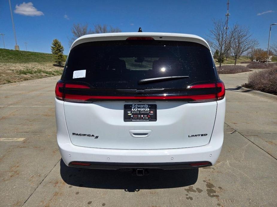 new 2024 Chrysler Pacifica car, priced at $46,637