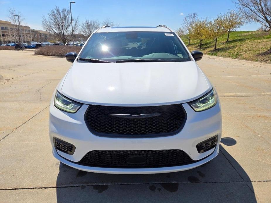 new 2024 Chrysler Pacifica car, priced at $46,637