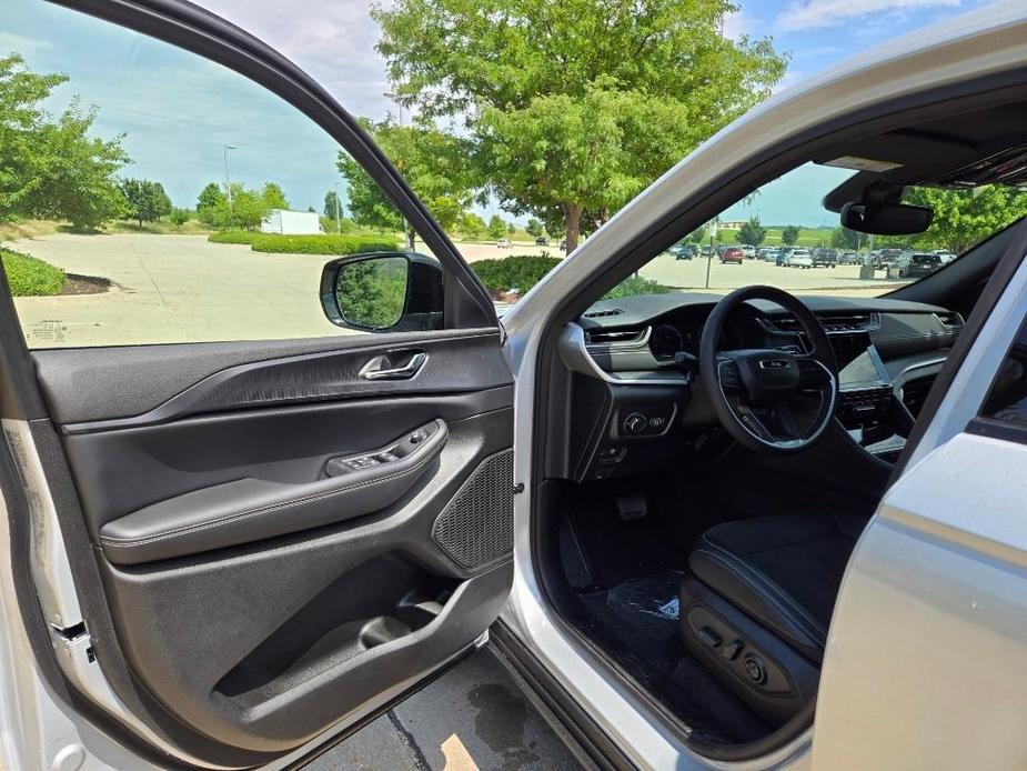 new 2024 Jeep Grand Cherokee car, priced at $41,842