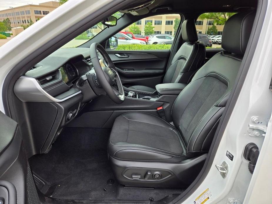 new 2024 Jeep Grand Cherokee car, priced at $39,376