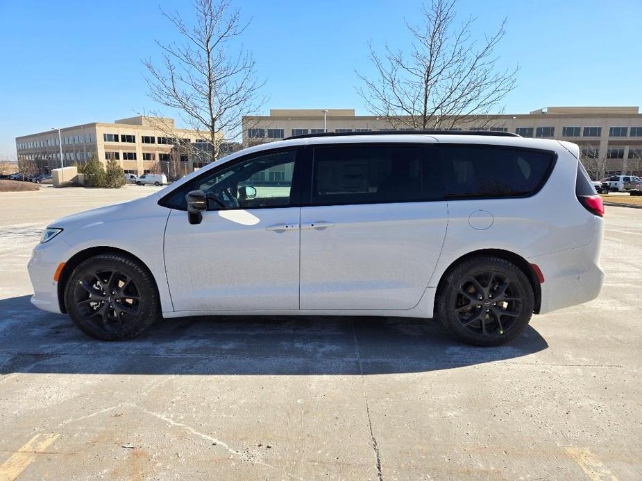 new 2024 Chrysler Pacifica car, priced at $43,145