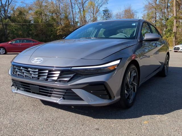 new 2024 Hyundai Elantra car, priced at $27,040