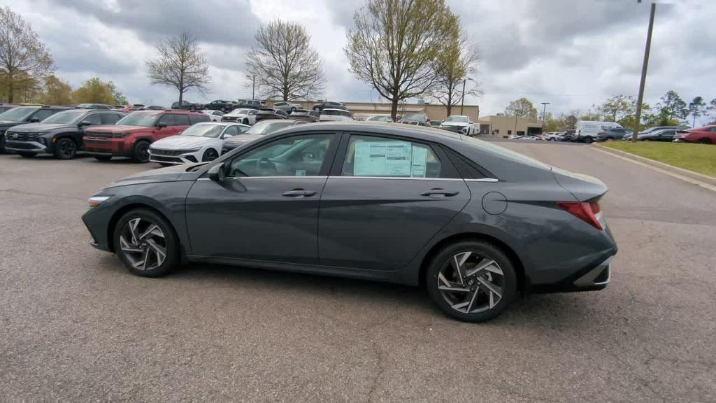 new 2025 Hyundai Elantra car, priced at $27,460