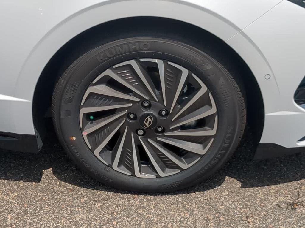 new 2025 Hyundai Sonata Hybrid car, priced at $39,940