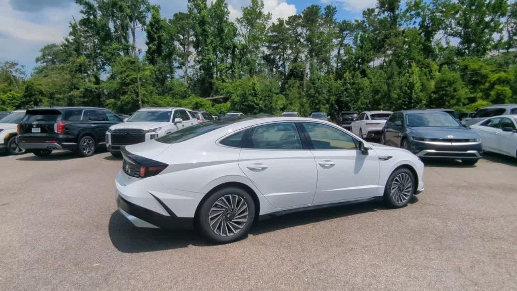 new 2025 Hyundai Sonata Hybrid car, priced at $39,940