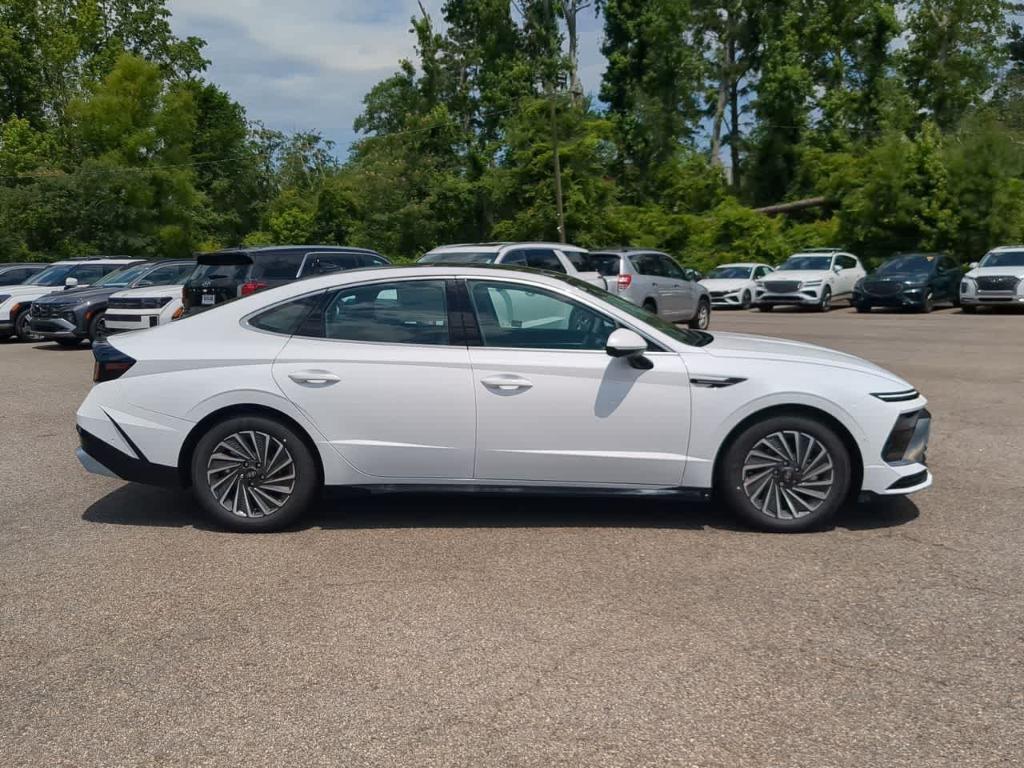 new 2025 Hyundai Sonata Hybrid car, priced at $39,940