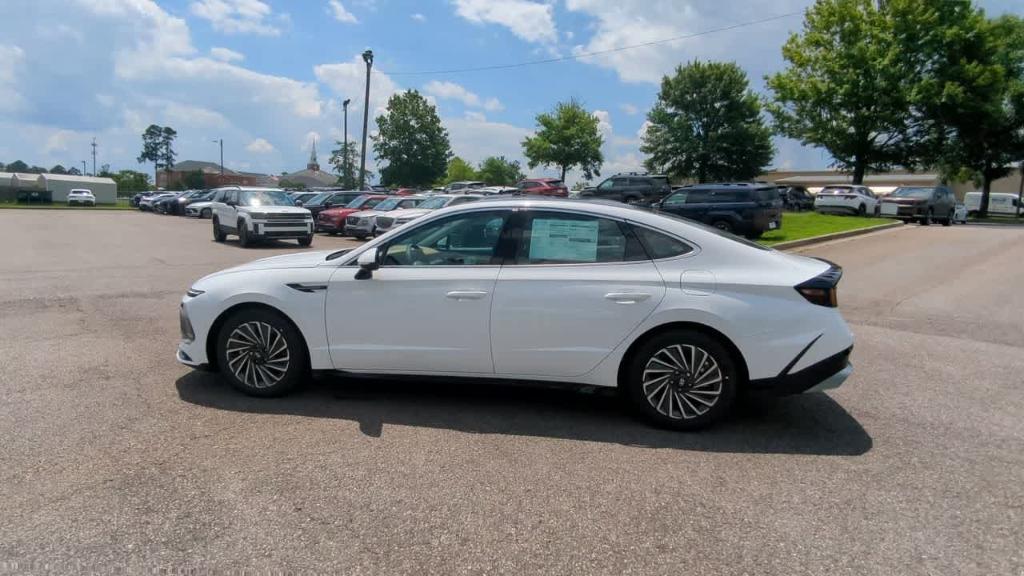 new 2025 Hyundai Sonata Hybrid car, priced at $39,940