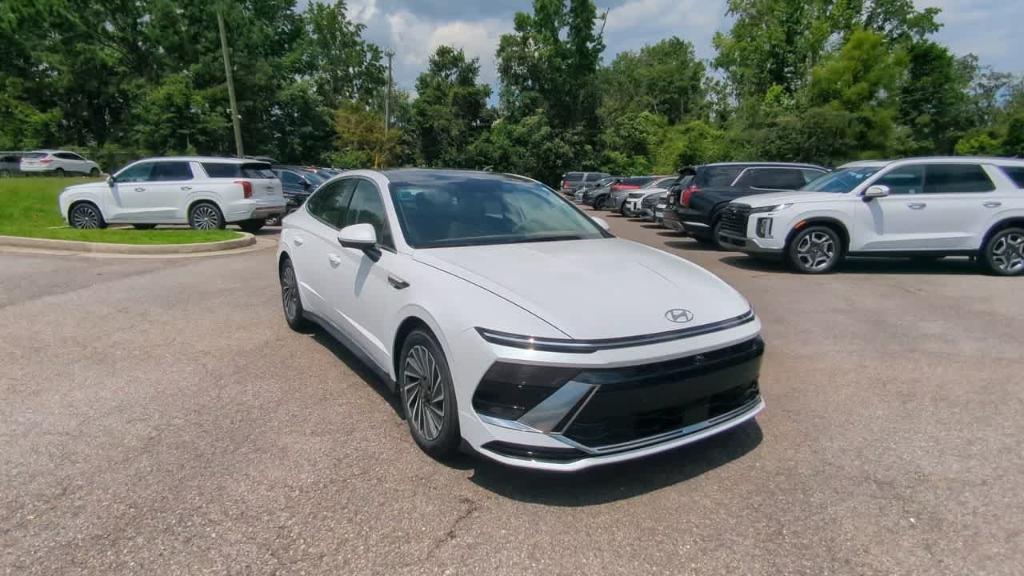 new 2025 Hyundai Sonata Hybrid car, priced at $39,940