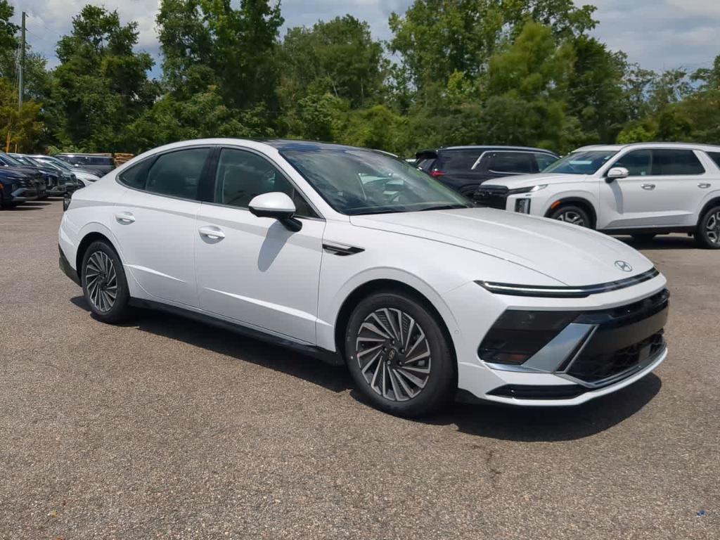 new 2025 Hyundai Sonata Hybrid car, priced at $39,940