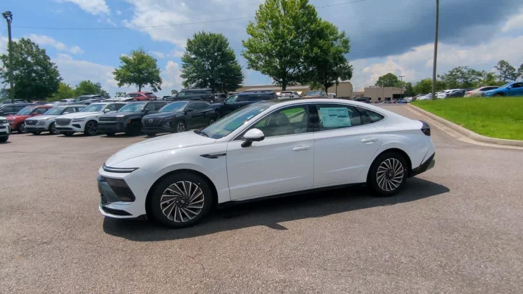 new 2025 Hyundai Sonata Hybrid car, priced at $39,940