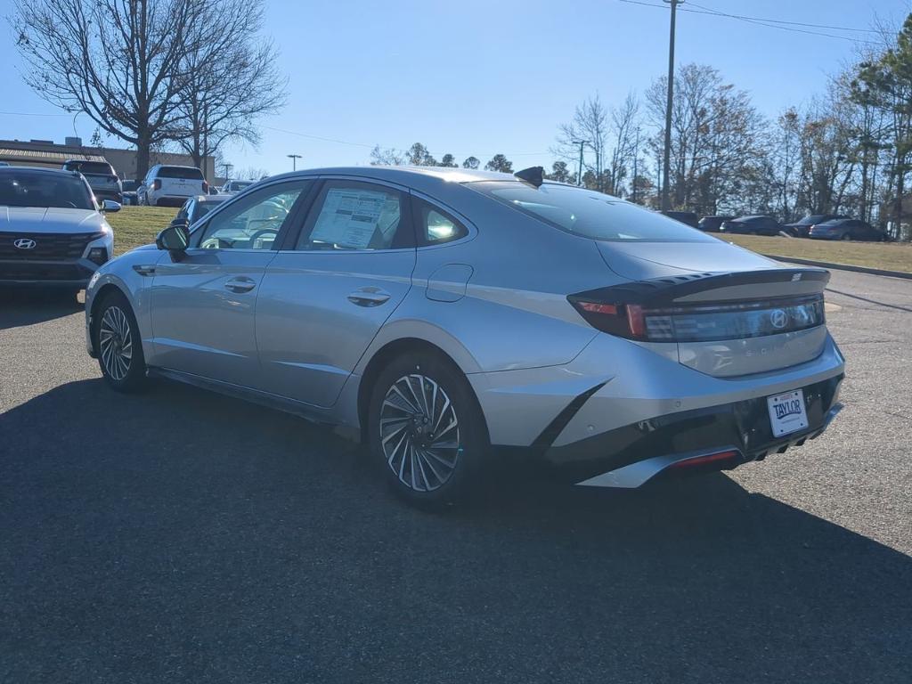 new 2025 Hyundai Sonata Hybrid car, priced at $39,190