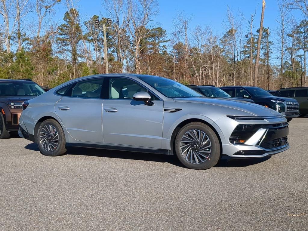 new 2025 Hyundai Sonata Hybrid car, priced at $39,190