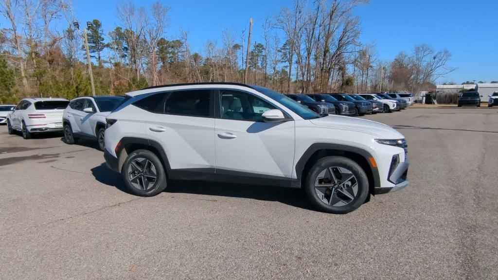 new 2025 Hyundai TUCSON Hybrid car, priced at $38,879