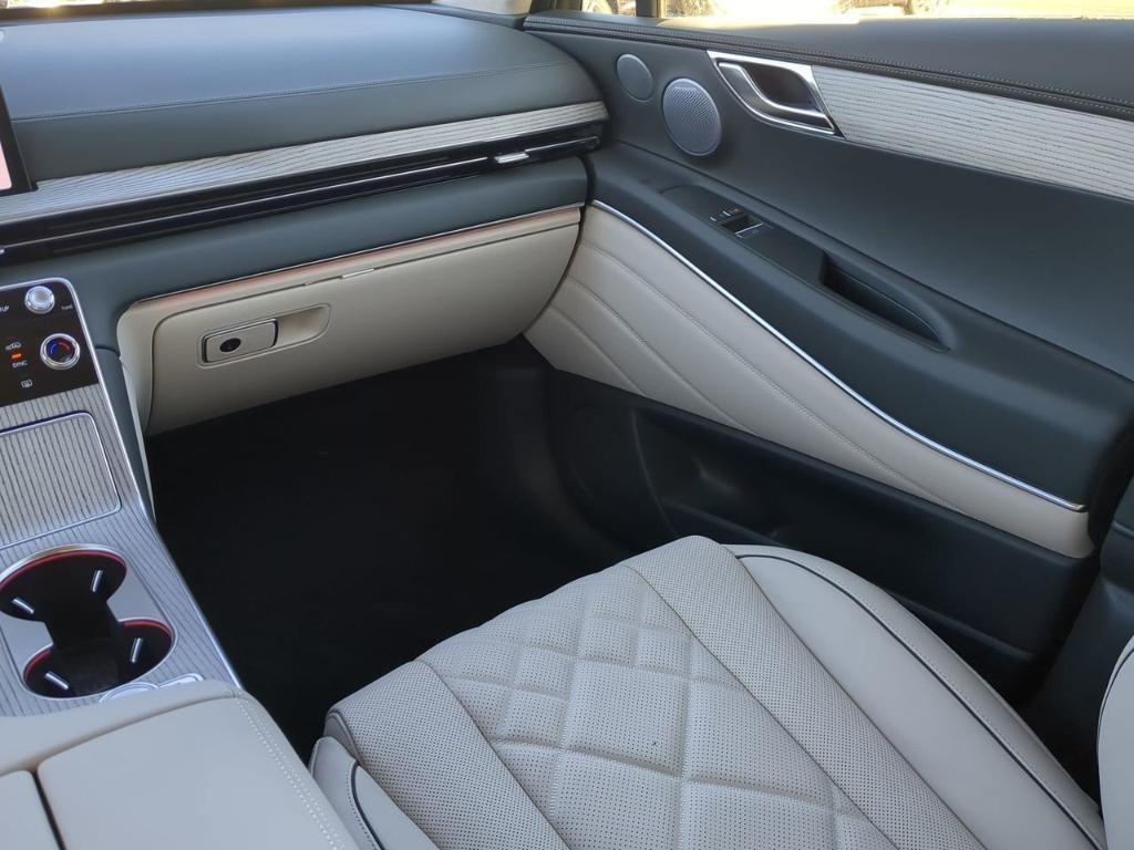 new 2025 Genesis GV80 car, priced at $83,745