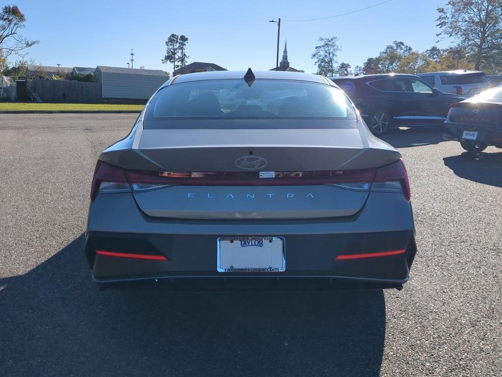 new 2025 Hyundai Elantra car, priced at $27,575