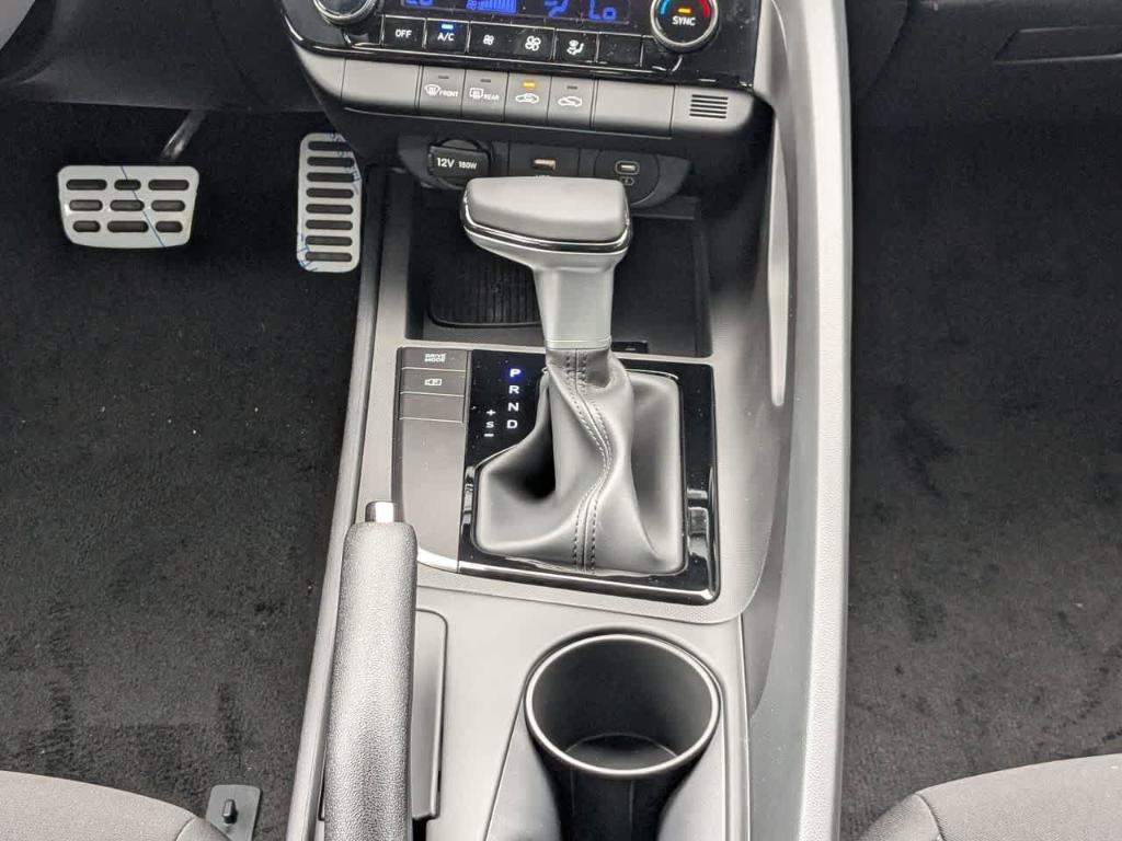 new 2025 Hyundai Elantra car, priced at $25,620