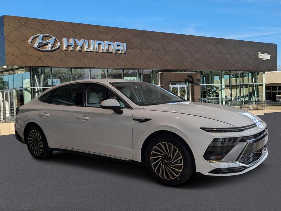 new 2024 Hyundai Sonata Hybrid car, priced at $32,975