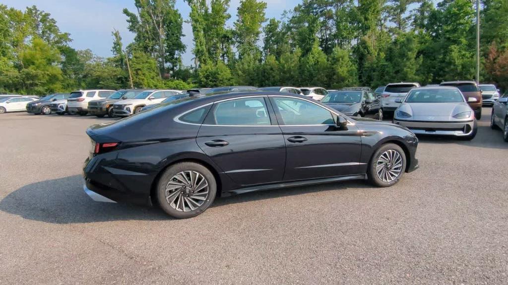 new 2025 Hyundai Sonata Hybrid car, priced at $39,658