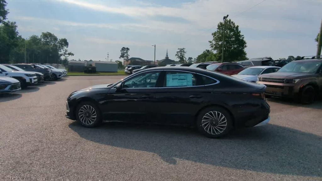 new 2025 Hyundai Sonata Hybrid car, priced at $39,658