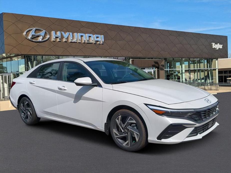 new 2024 Hyundai Elantra car, priced at $27,530