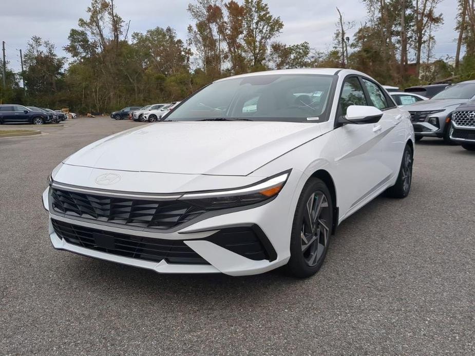 new 2025 Hyundai Elantra car, priced at $28,685