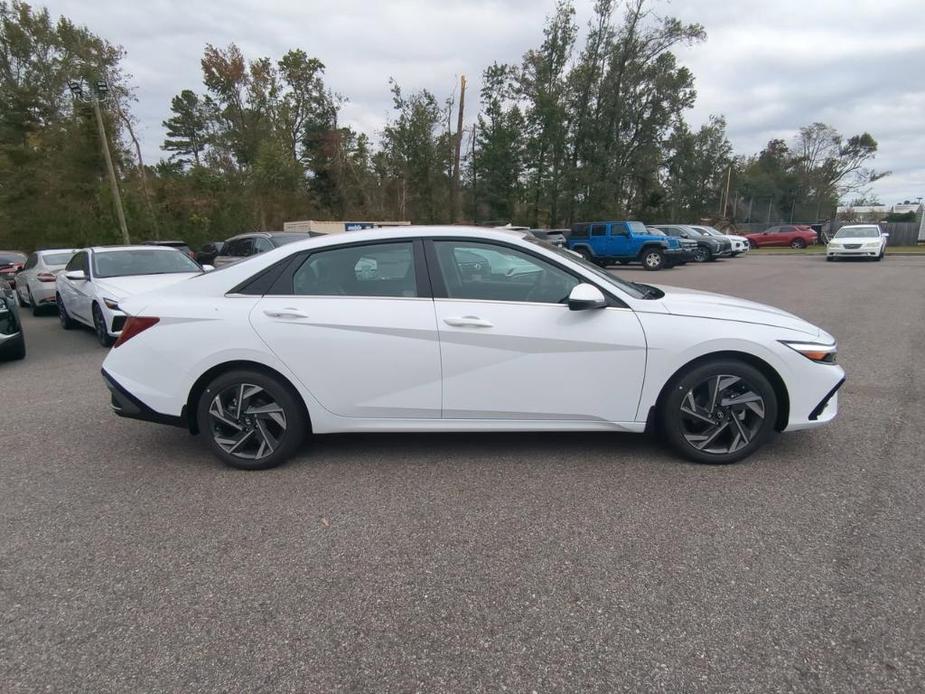 new 2025 Hyundai Elantra car, priced at $28,685