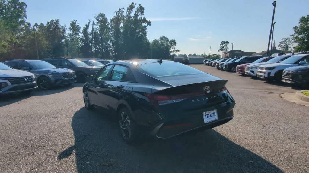new 2025 Hyundai Elantra car, priced at $24,138