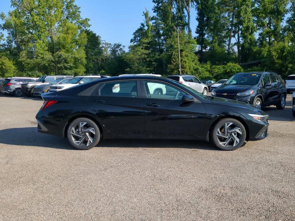 new 2025 Hyundai Elantra car, priced at $24,138