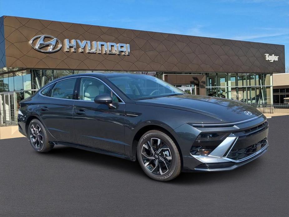 new 2024 Hyundai Sonata car, priced at $29,205