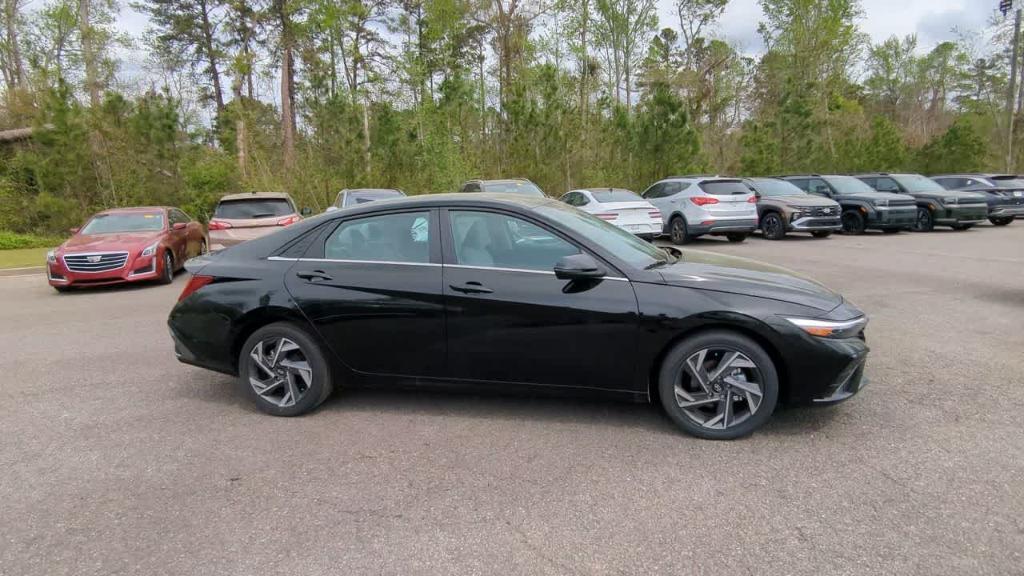 new 2025 Hyundai Elantra car, priced at $28,435