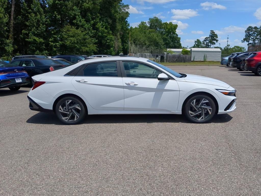 new 2024 Hyundai Elantra car, priced at $27,510