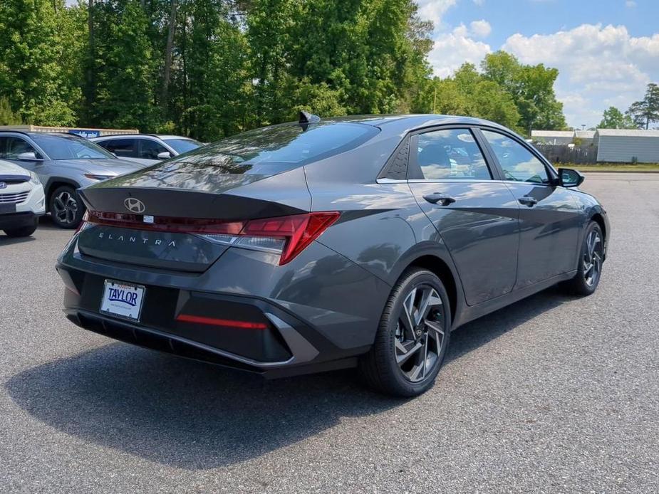 new 2024 Hyundai Elantra car, priced at $27,040