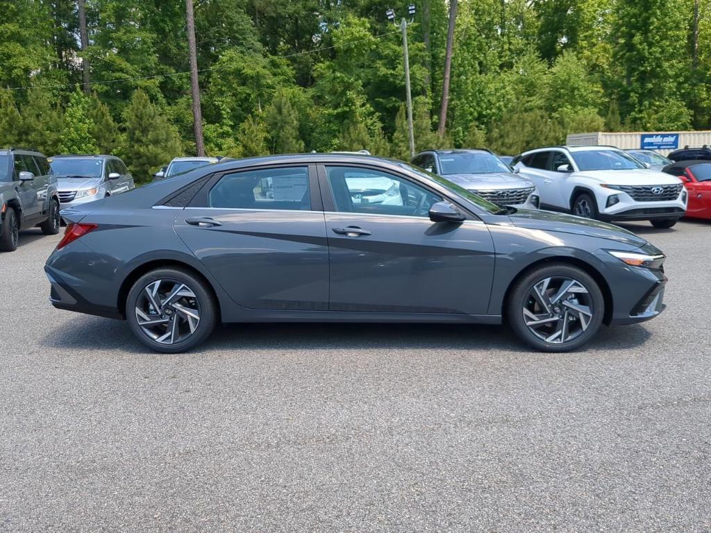 new 2024 Hyundai Elantra car, priced at $27,040